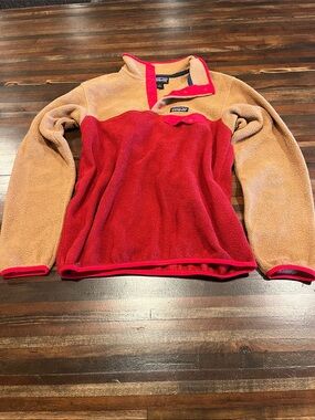 Patagonia Women’s Red and Tan Snap-T Fleece Pullover small